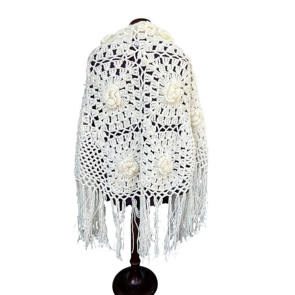 Hand Crocheted Vintage Granny Square 3D Roses All White Fringe Shawl 78" Wide - Picture 1 of 4